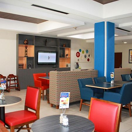 Holiday Inn Express Mccomb By Ihg Eksteriør bilde