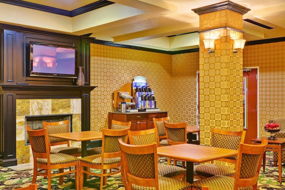 Holiday Inn Express Mccomb By Ihg Eksteriør bilde