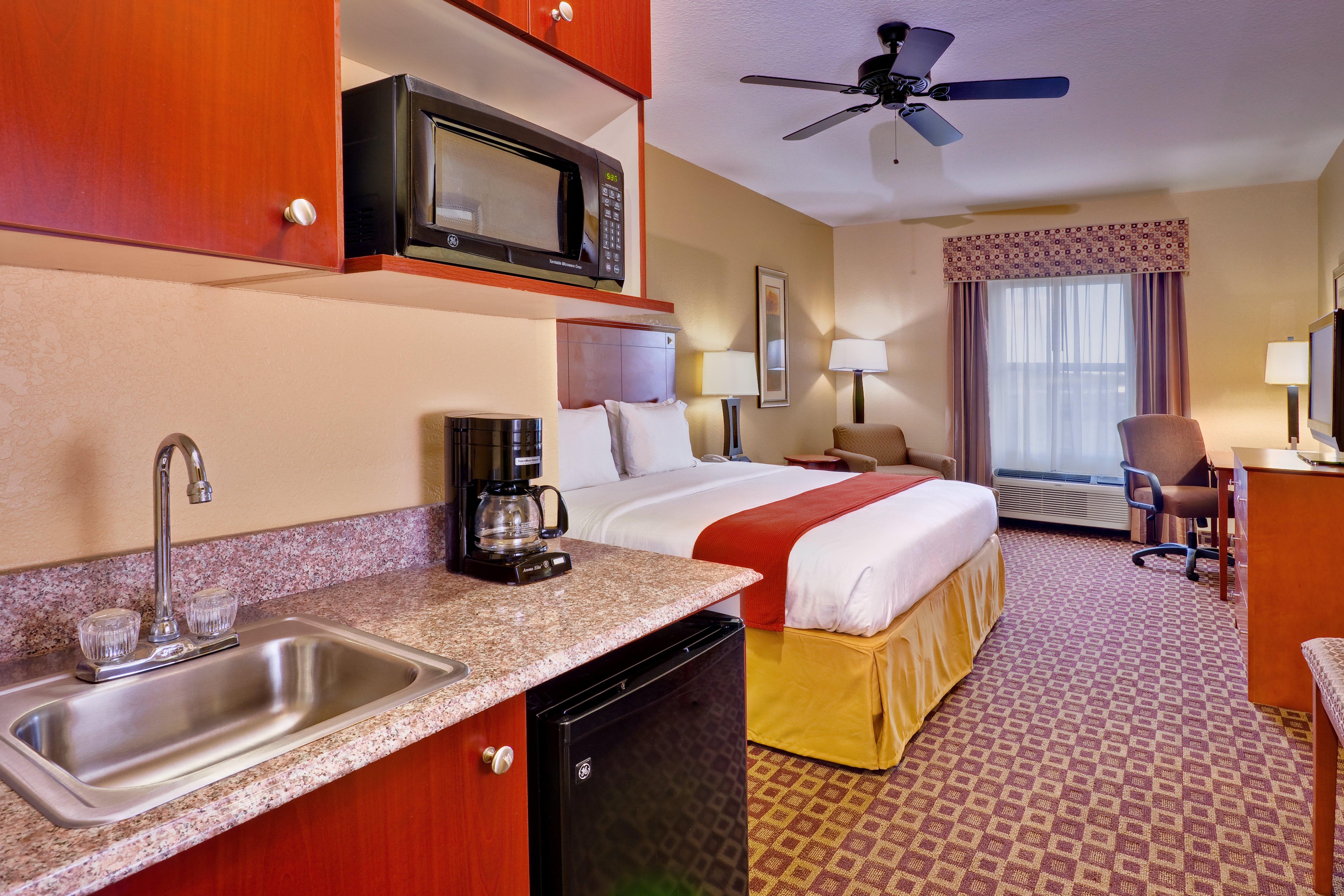 Holiday Inn Express Mccomb By Ihg Eksteriør bilde