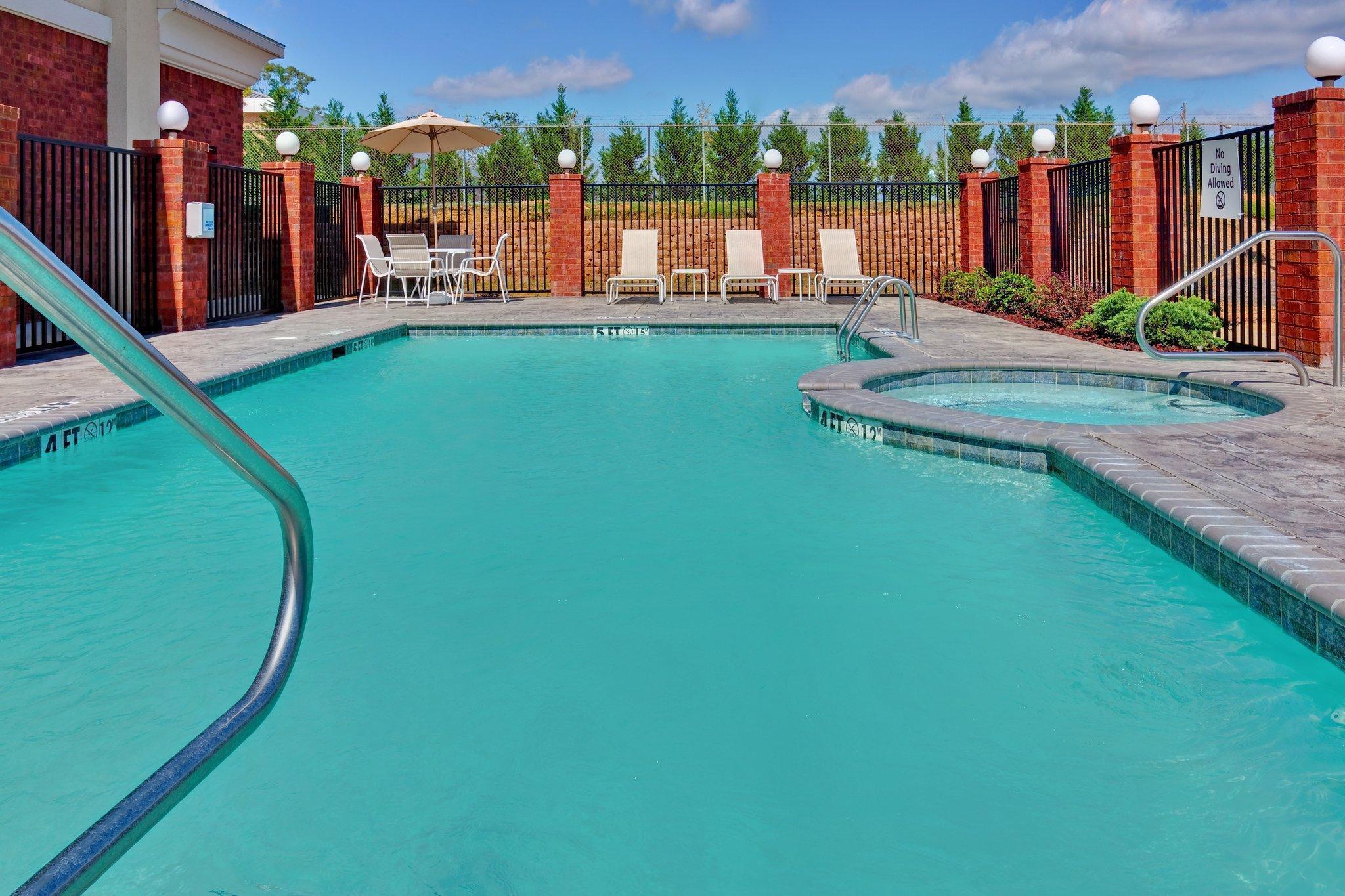 Holiday Inn Express Mccomb By Ihg Eksteriør bilde
