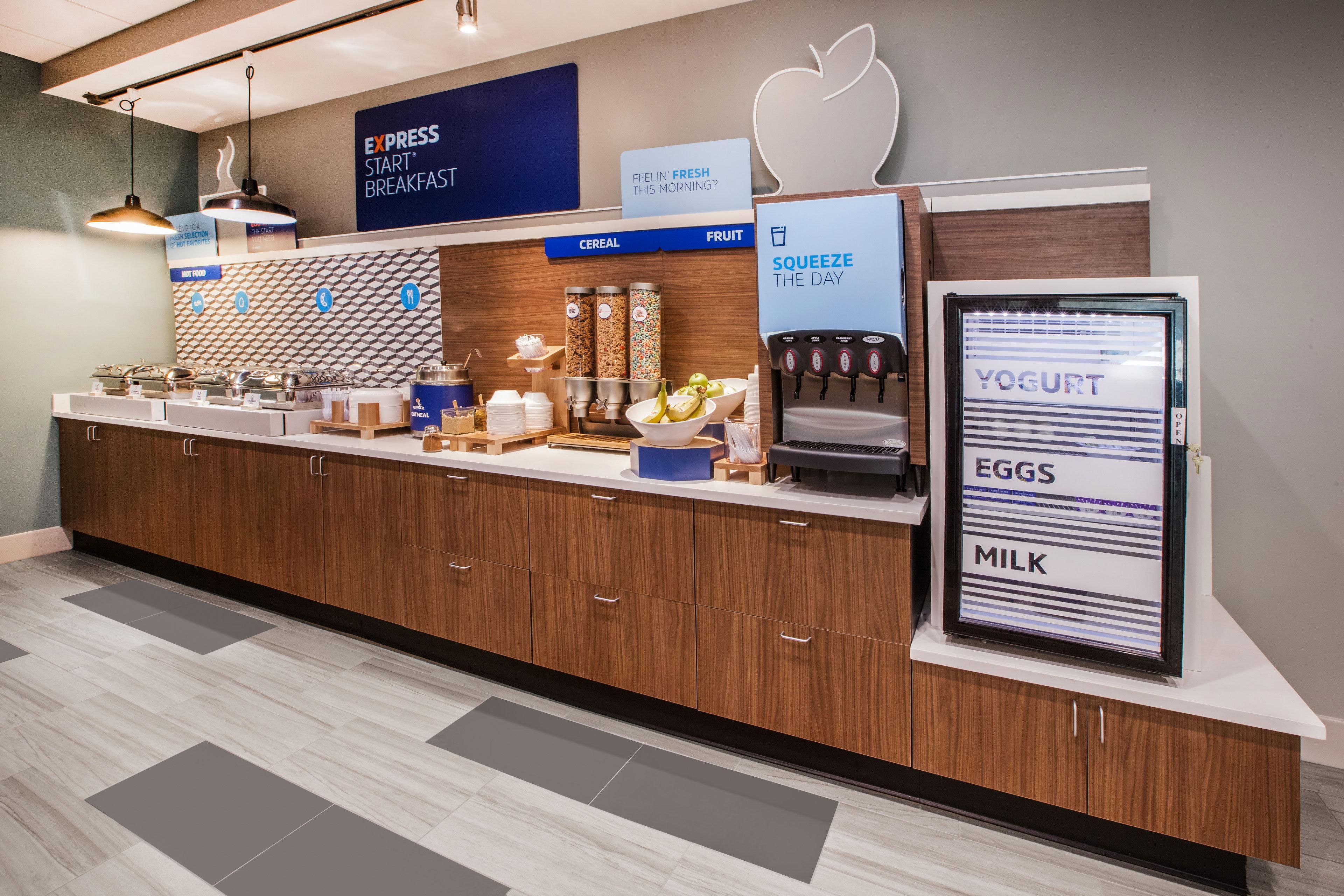 Holiday Inn Express Mccomb By Ihg Eksteriør bilde