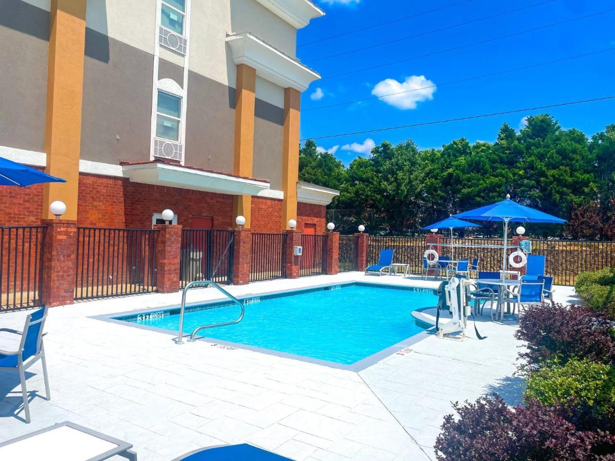 Holiday Inn Express Mccomb By Ihg Eksteriør bilde